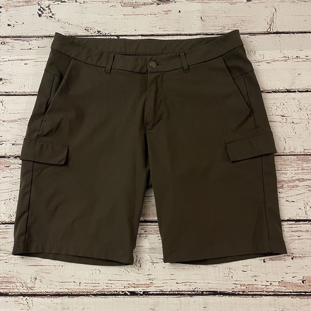 Lululemon Commission Cargo Shorts Men's Size 36x9 Green Pockets Outdoor‎ Hiking